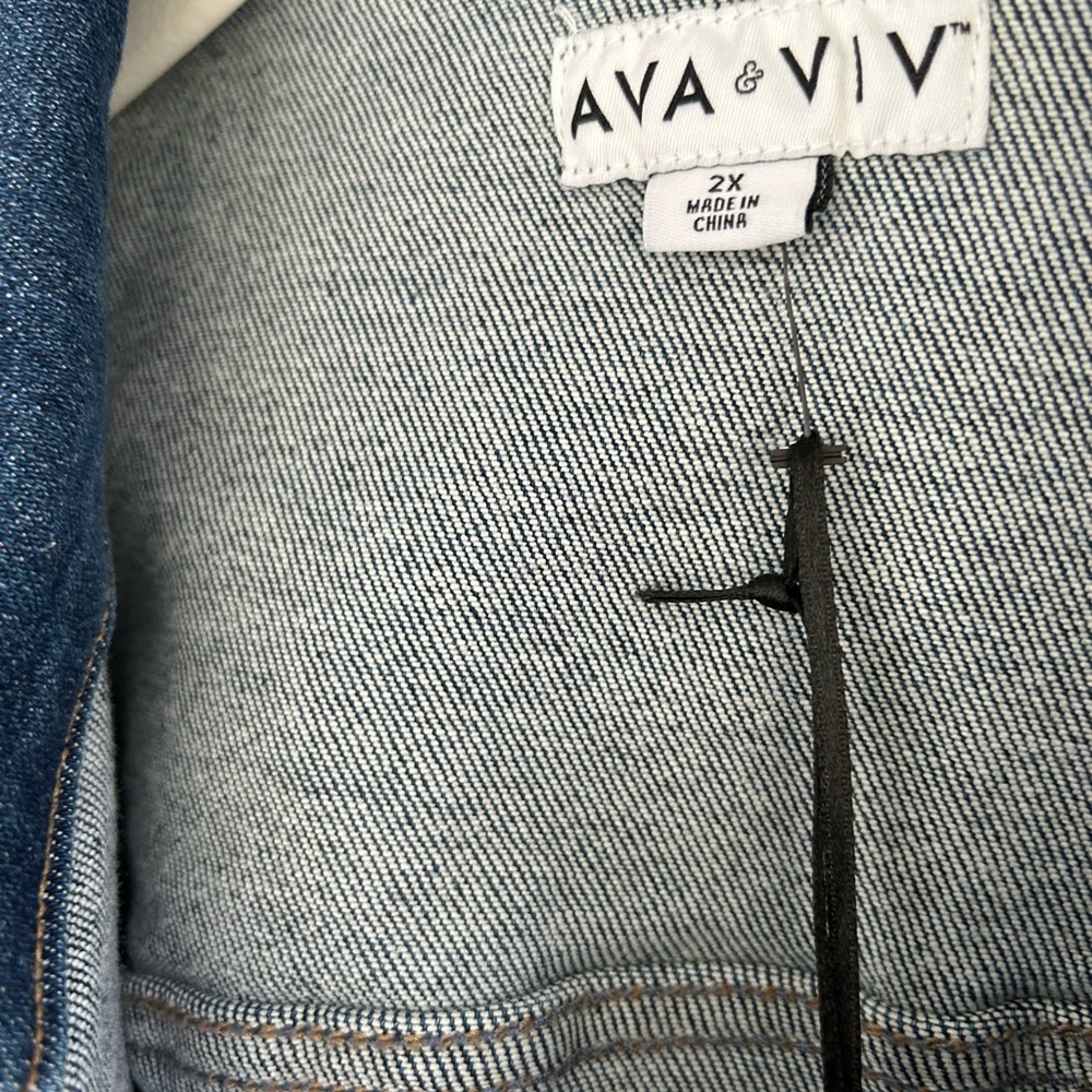 NWT- Women’s AVA & VIV Cropped Denim Jacket - Picture 5 of 11